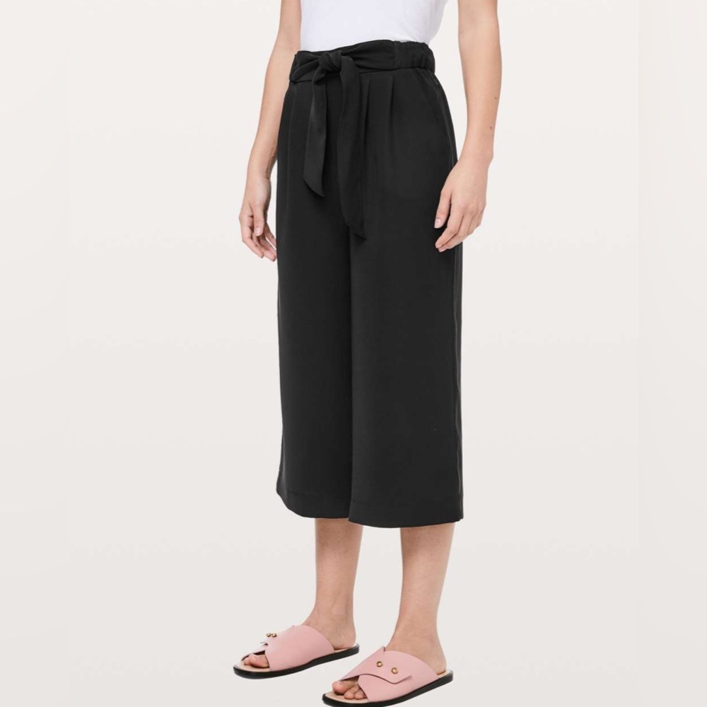 Lululemon EUC Noir Cropped High-Waist Black Paperbag Culotte Pants